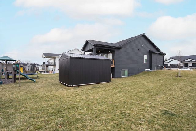 401 Oakford Lane, Polk City, IA 50226