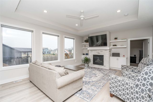 401 Oakford Lane, Polk City, IA 50226