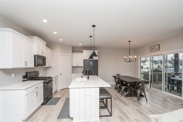 401 Oakford Lane, Polk City, IA 50226