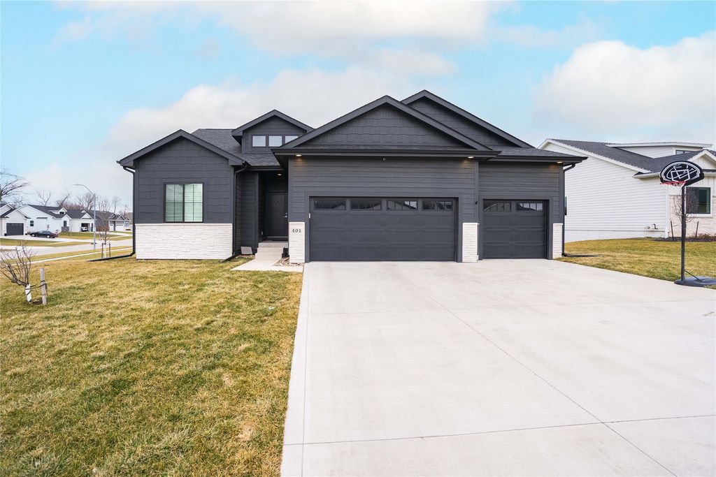 401 Oakford Lane, Polk City, IA 50226