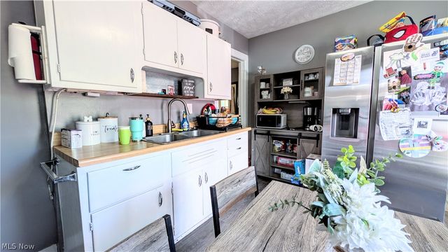 406 E Main Road, Conneaut, OH 44030