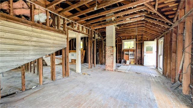 406 E Main Road, Conneaut, OH 44030