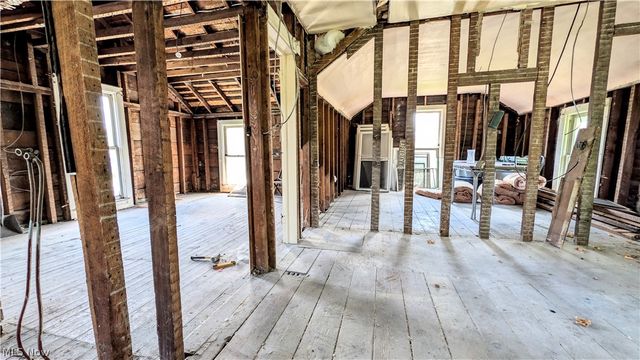 406 E Main Road, Conneaut, OH 44030