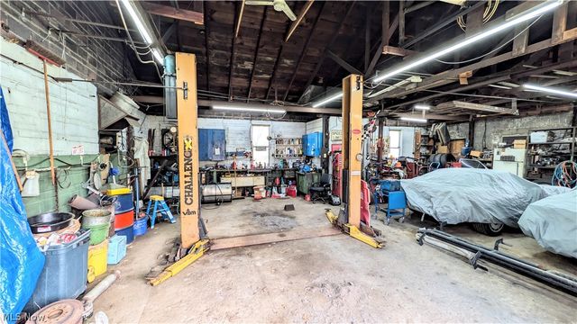 406 E Main Road, Conneaut, OH 44030