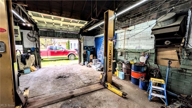 406 E Main Road, Conneaut, OH 44030