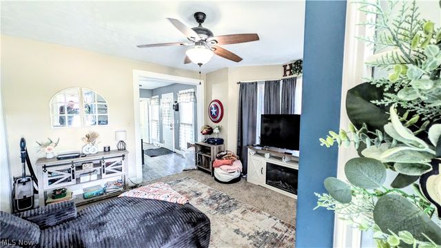 406 E Main Road, Conneaut, OH 44030