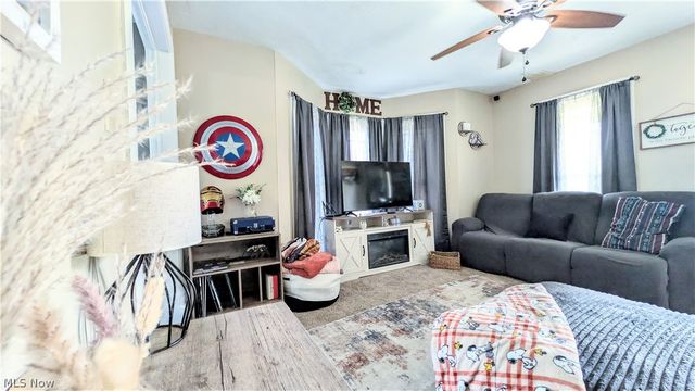406 E Main Road, Conneaut, OH 44030