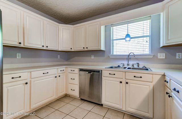 3424 N 9th Street, Ocean Springs, MS 39564