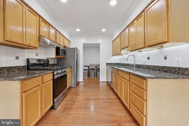 12126 WESTWOOD HILLS DR, Herndon, VA 20171