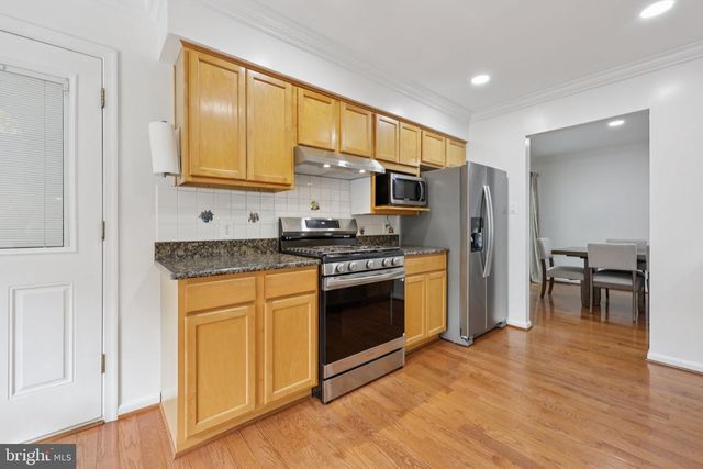 12126 WESTWOOD HILLS DR, Herndon, VA 20171