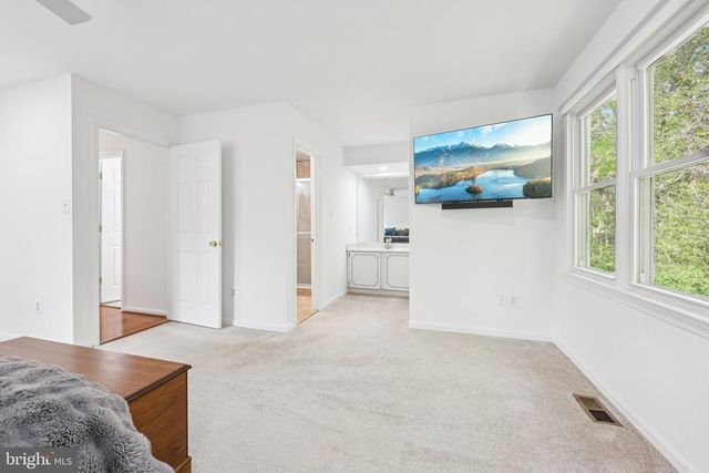 12126 WESTWOOD HILLS DR, Herndon, VA 20171
