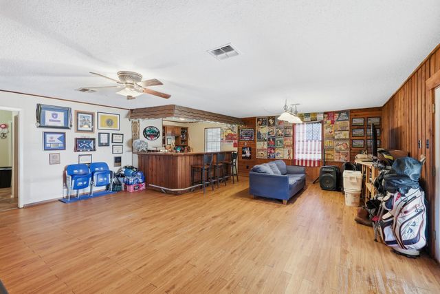 1409 Bassett Rd, Palestine, TX 75803