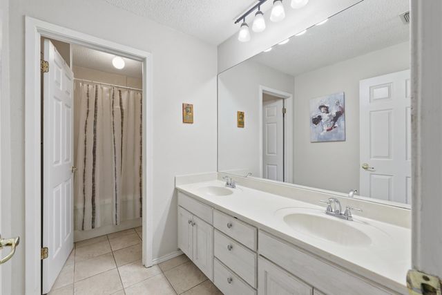 1409 Bassett Rd, Palestine, TX 75803