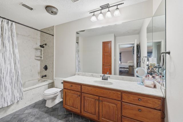 1409 Bassett Rd, Palestine, TX 75803