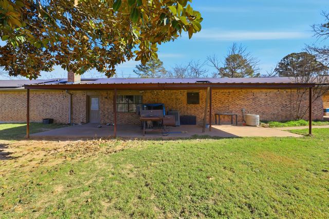 1409 Bassett Rd, Palestine, TX 75803