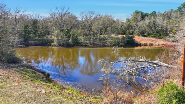 1409 Bassett Rd, Palestine, TX 75803