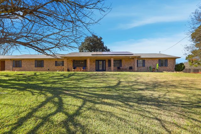 1409 Bassett Rd, Palestine, TX 75803