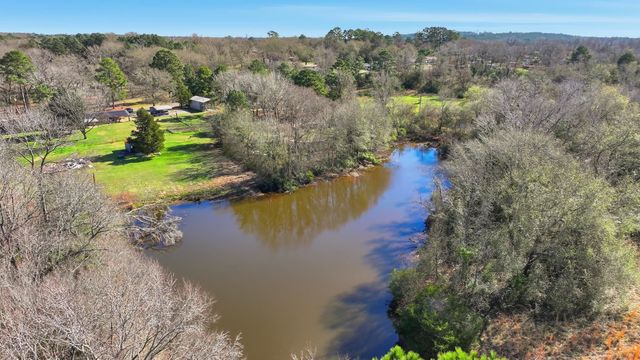 1409 Bassett Rd, Palestine, TX 75803