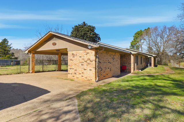 1409 Bassett Rd, Palestine, TX 75803