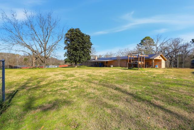 1409 Bassett Rd, Palestine, TX 75803