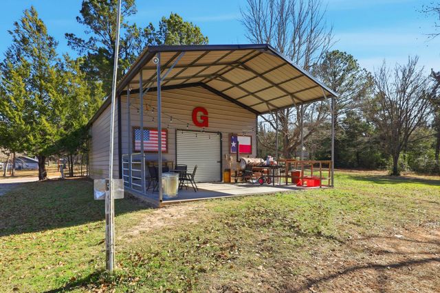 1409 Bassett Rd, Palestine, TX 75803