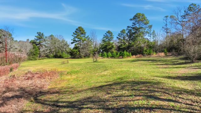 1409 Bassett Rd, Palestine, TX 75803