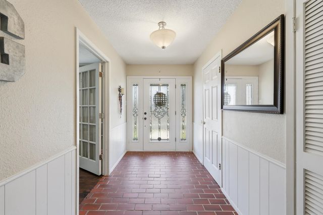 1409 Bassett Rd, Palestine, TX 75803