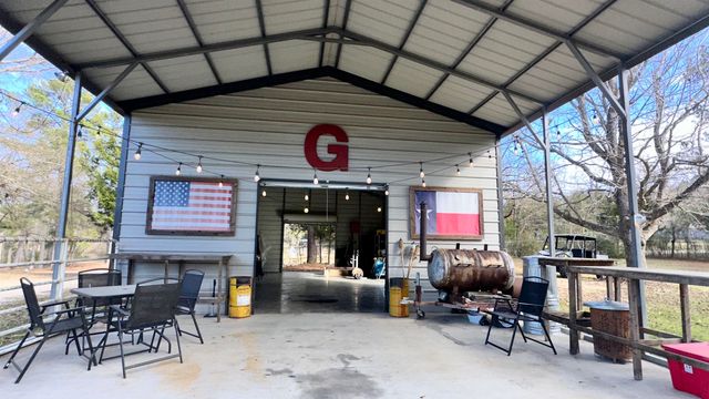 1409 Bassett Rd, Palestine, TX 75803