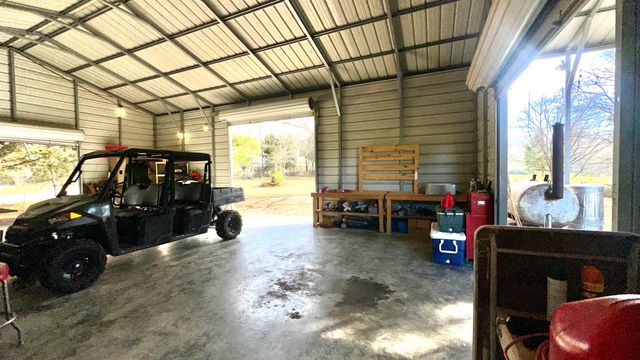 1409 Bassett Rd, Palestine, TX 75803