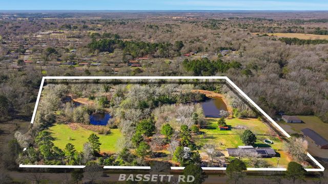 1409 Bassett Rd, Palestine, TX 75803