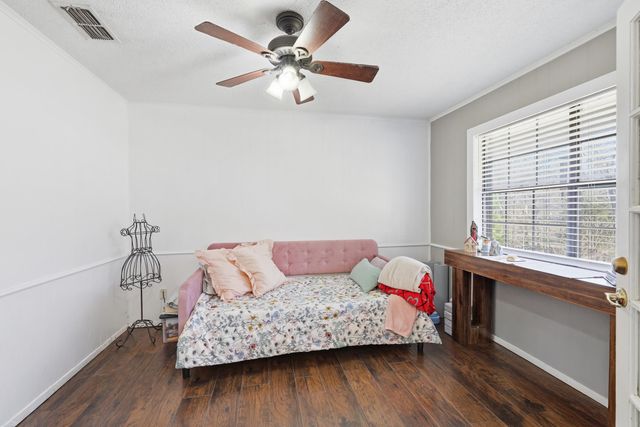 1409 Bassett Rd, Palestine, TX 75803