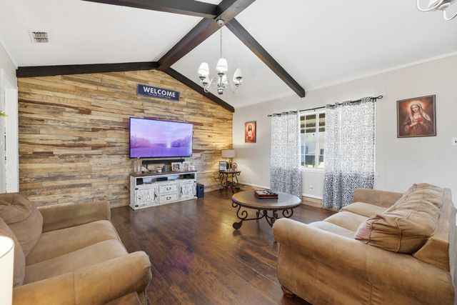 1409 Bassett Rd, Palestine, TX 75803