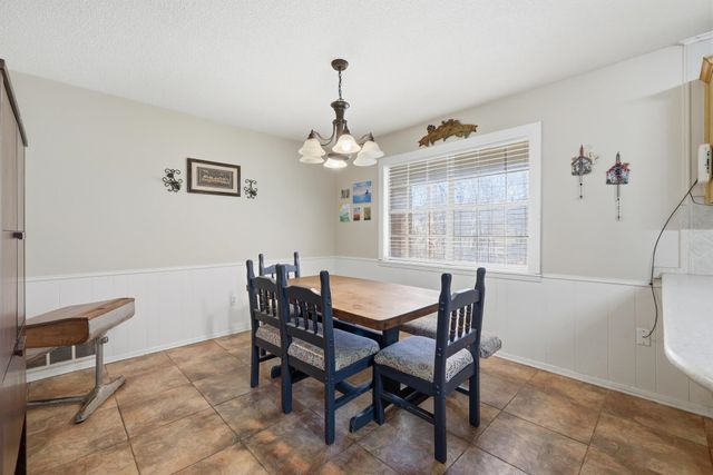 1409 Bassett Rd, Palestine, TX 75803