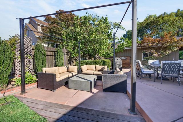 1601 Potrero Way, Sacramento, CA 95822