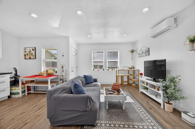 1601 Potrero Way, Sacramento, CA 95822