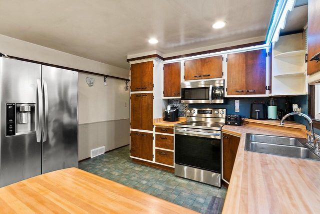 684 LIDA LANE, Green Bay, WI 54304