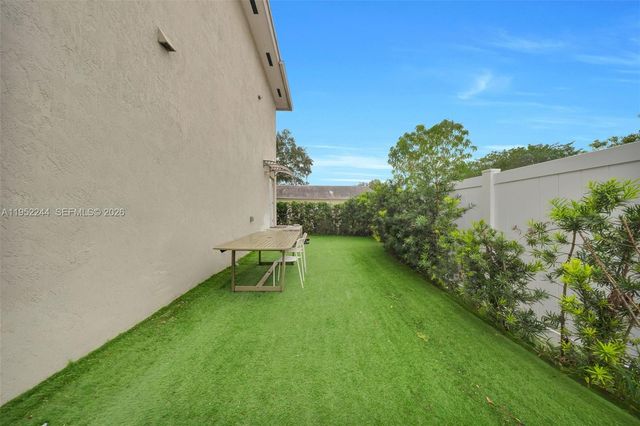 2315 NW 60th St, Miami, FL 33142