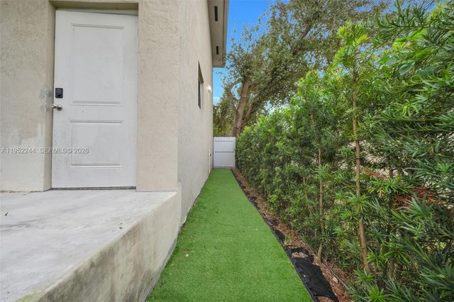 2315 NW 60th St, Miami, FL 33142