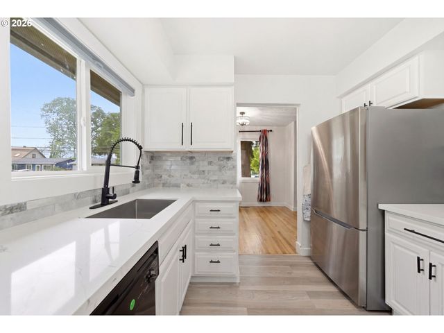 648 Ne STAFFORD St, Portland, OR 97211