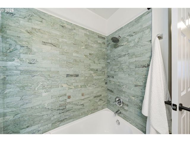 648 Ne STAFFORD St, Portland, OR 97211