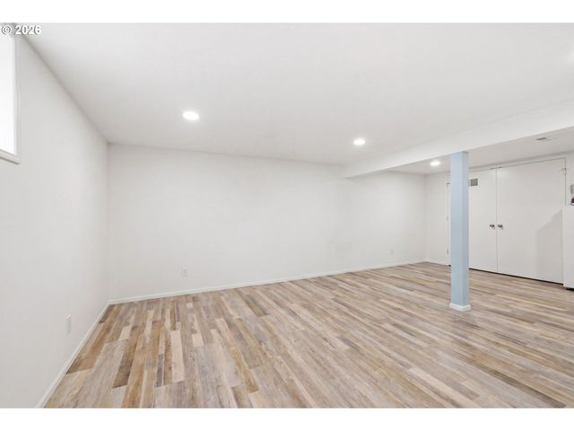 648 Ne STAFFORD St, Portland, OR 97211