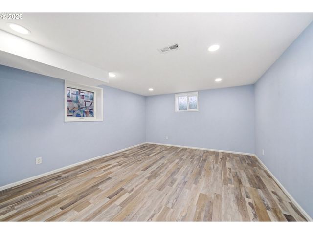 648 Ne STAFFORD St, Portland, OR 97211
