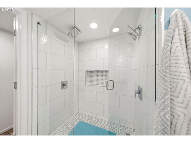 648 Ne STAFFORD St, Portland, OR 97211