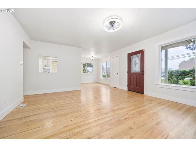 648 Ne STAFFORD St, Portland, OR 97211