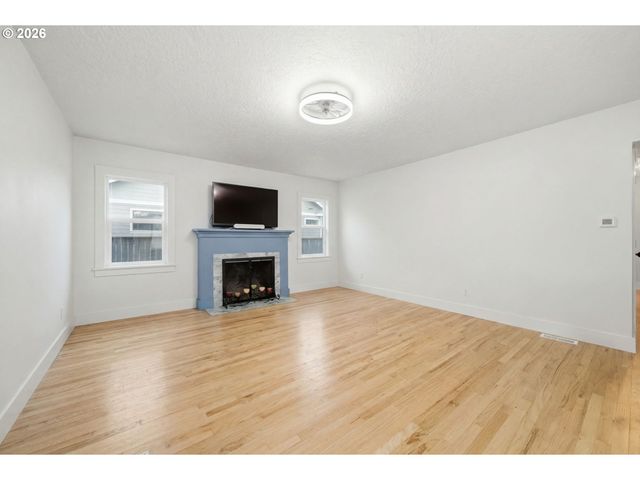 648 Ne STAFFORD St, Portland, OR 97211