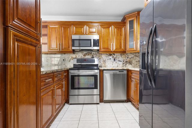 6765 NW 182nd St 104, Hialeah, FL 33015