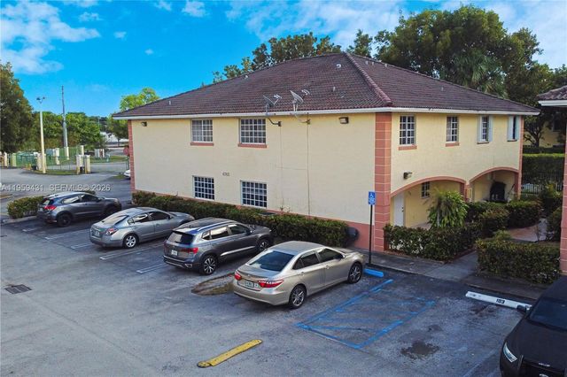 6765 NW 182nd St 104, Hialeah, FL 33015