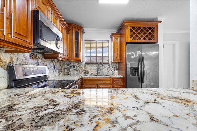 6765 NW 182nd St 104, Hialeah, FL 33015