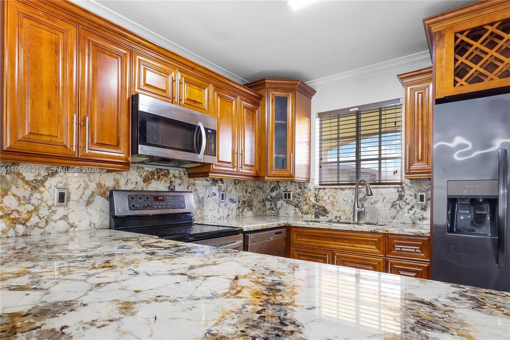 6765 NW 182nd St 104, Hialeah, FL 33015