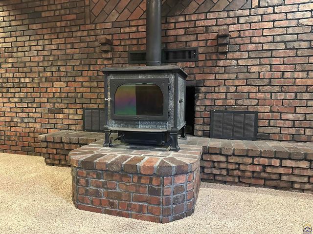 3650 NW Menoken RD, Topeka, KS 66618